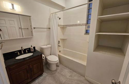 Club Salon Sleeps 10-20 Free Parking & TV - Foto 15