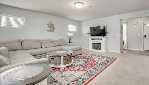 Spacious Family Getaway with Yard in Kalamazoo! - Foto 5