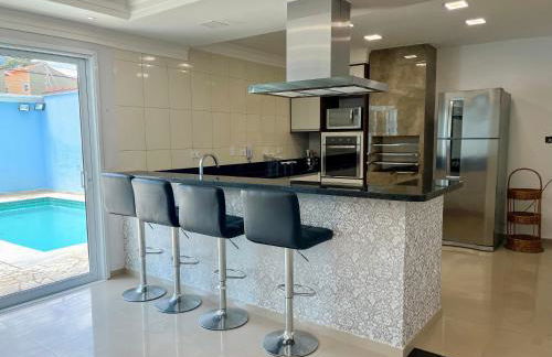 Casa Espaçosa com 5 Quartos Piscina Privativa 300m da Praia Ar condicionado em todos cômodos - Foto 10