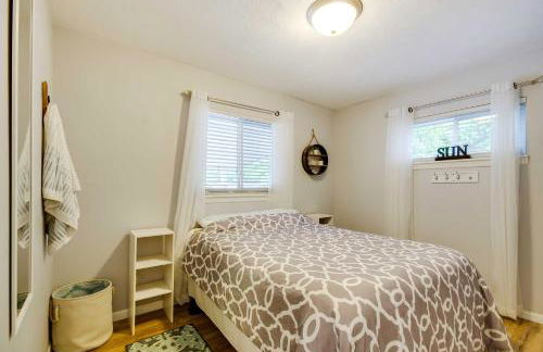 Lakefront Sunrise Beach Home with Private Dock! - Foto 11