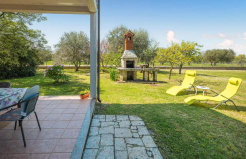 2 Bedroom Nice Apartment In Lovrecica - Foto 8