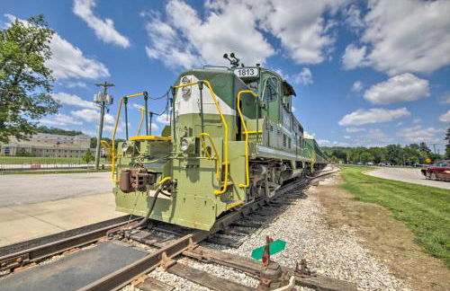 Modern Eckerty Home with Deck on Patoka Lake! - Foto 36