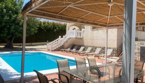 Agradable Villa con piscina y vistas al mar - Foto 3