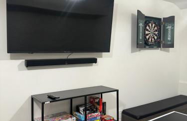 Woodsy Chic Family-Friendly Spacious Getaway - Foto 14