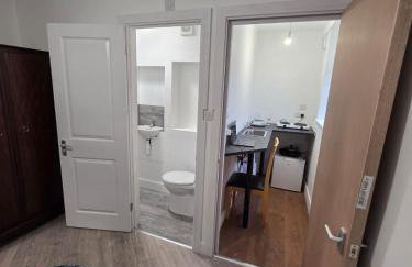 Fantastic Studio in Morden - Photo 5