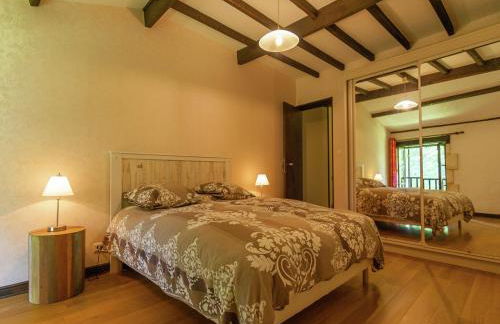 Spacious farmhouse with private heated pool in a rustic garden - Foto 17