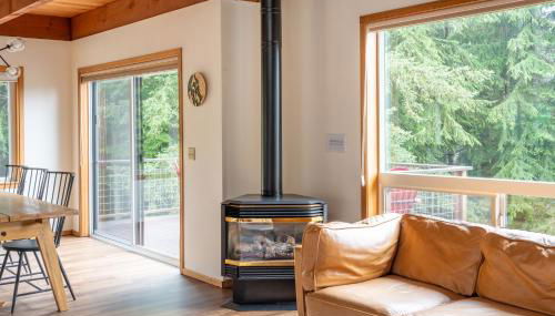 Stylish Deception Pass Retreat with Bay Views - Foto 4