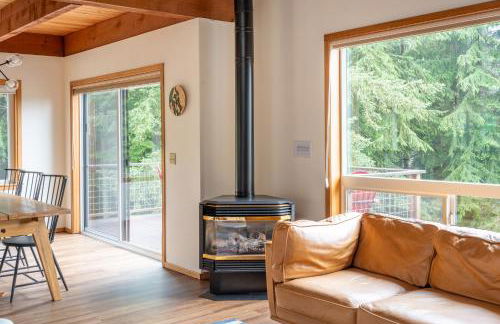 Stylish Deception Pass Retreat with Bay Views - Foto 4