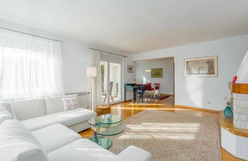 Elegant two-bedroom apartment with terrace in Rovinj - Photo 10