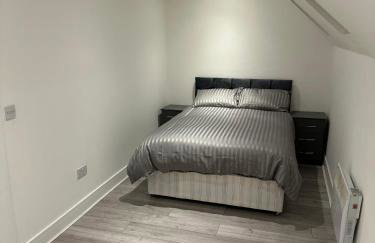 Epsom High Street Apartment 10 - Photo 1