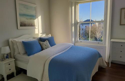 Sunny Riverside Victorian Flat - Foto 10