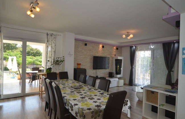 Exquisite Secluded Villa With Pool - Photo 13