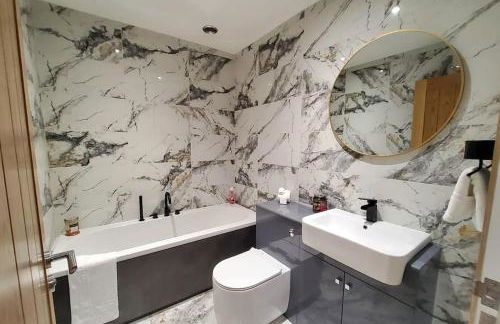 Three Bedrooms House By Sensational Stay Short Lets & Serviced Accommodation With Free Parking & Wi-fi - Foto 11