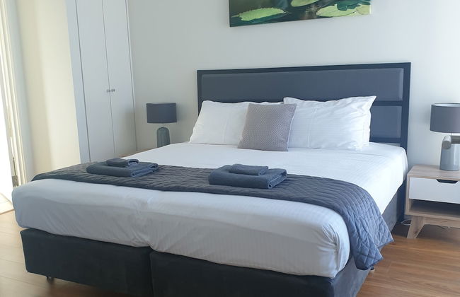 Waterfront Melbourne Apartments - Photo 16