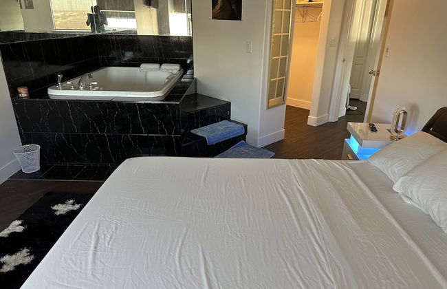 LUXURY DOWNTOWN CONDO TWO BEDROOM - Photo 8