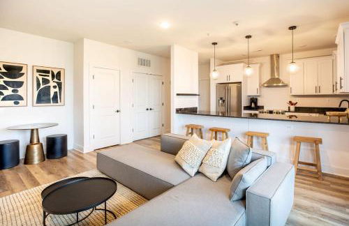 Piedmont Place Suite 401 Modern Apartment in Crozet Near King Family Vineyards - Foto 1