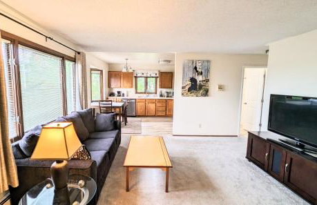 Spacious Downtown 2-bdrm Apartment - Photo 43