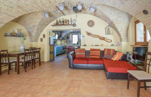 Nice Apartment In Castilenti With Wifi - Foto 1
