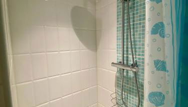 Charmant F1 avec terrasse et vue sur jardin arboré - fraicheur naturelle du rez de jardin - parking - Foto 5