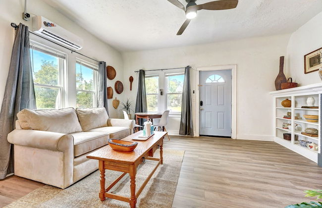 Stunning House In Convenient Location N Downtown - Photo 5