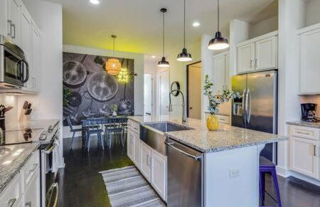 Stylish 4 Bed with Rooftop, Garage Near Hot Spots Less Than 5 Mins to Belmont, 10 Mins to Broadway, 24 Hour Hospitality Team, Perfect for Groups, Available for Long Term Rental - Foto 11