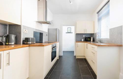 Jasmine Villa B - Ideal for QMC & Uni - Free parking - Photo 9