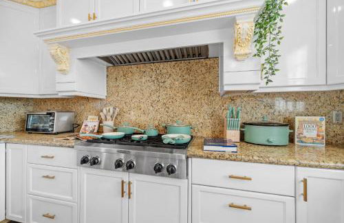 Entire Private Home with 4 Bedrooms 2 Bathrooms, Pool, View, 4 Parking, King Bed, Big Yard, Available Now - Foto 27