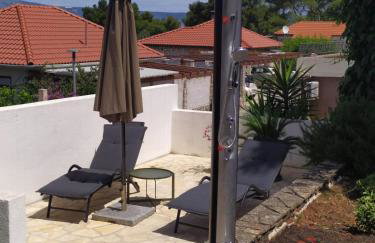 Cozy Jelsa apartment in the shade of the pines. - Foto 15