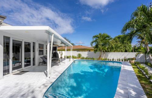 3BR 2BA Heated Pool Home Pool Table Great Location - Foto 22