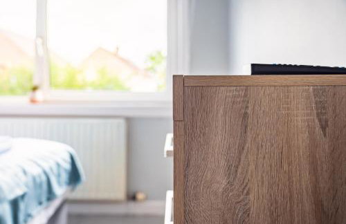 Scotia House -3 bed house in Larkhall with private driveway - Photo 20