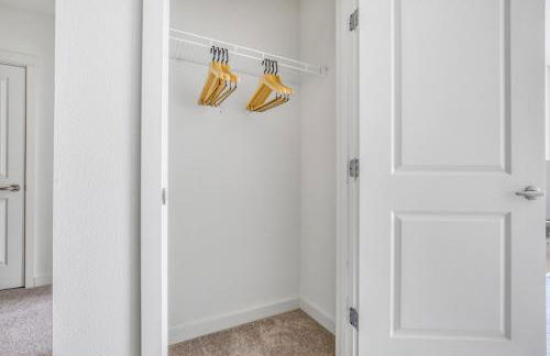 Downtown Bellevue 2BR w WD Storage nr Shops SEA-318 - Foto 20