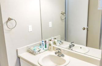Rest Easy Retreat - 2BR Near SHSU - Pool - WiFi - Free Parking - Foto 31