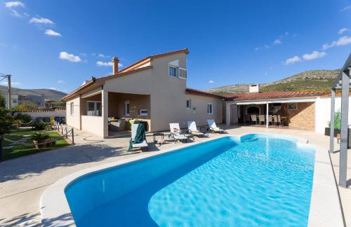 Beautiful Holiday Home "Villa Luka" - Foto 30