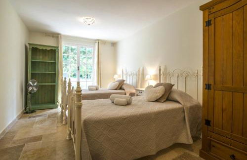 Spacious villa in Tourrettes-sur-Loup with Private Lake access Sleep 16 - Foto 34
