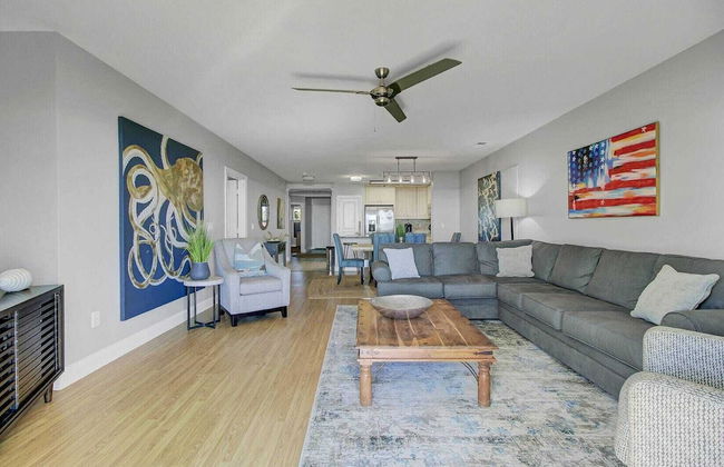 Beachfront 3bdr Condo w/ Pool & Deck Ocean Views Ocean Blvd #102 by Avantstay - Foto 5