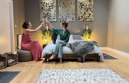 Quirky, Luxury Hideaway - Photo 3