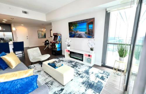 Skyline Retreat Penthouse, Top Floor, Year round Pool, City View! - Foto 48