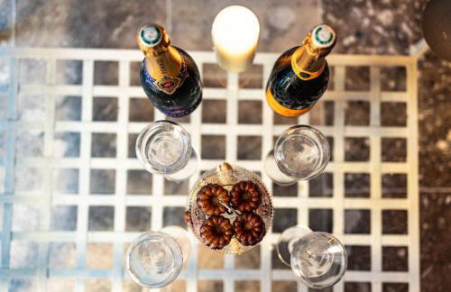 CHAMPAGNE HOUSE- Oasis de luxe & de charme - coeur de ville - 10-12 pers - piscine, cuisine d'été, patio, bar & piano - Photo 72