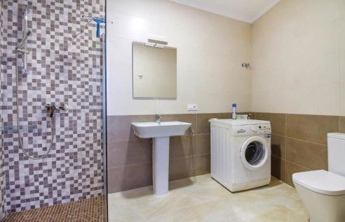 Three-Bedroom Apartment In Trullent - Photo 20