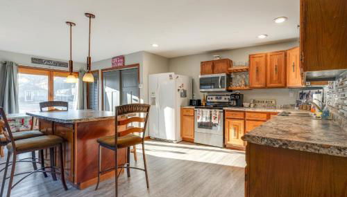 Cozy Clear Lake Home - Walk to Town and Boat Dock! - Foto 2