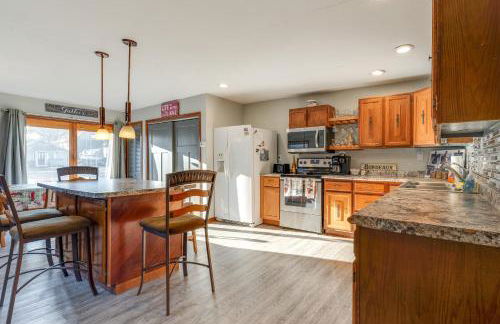 Cozy Clear Lake Home - Walk to Town and Boat Dock! - Foto 2