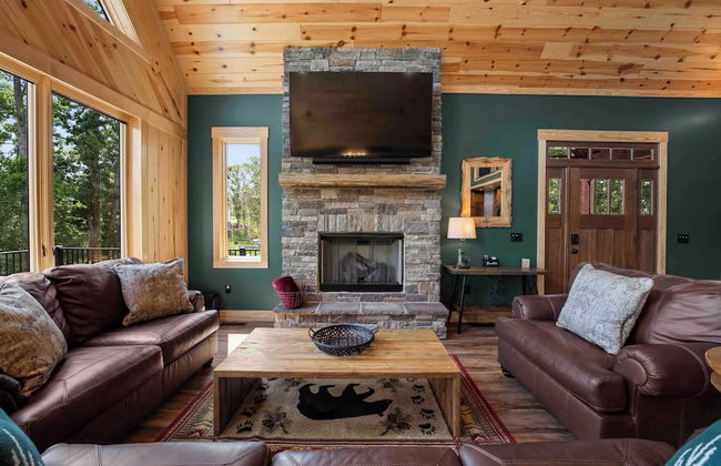 Black Bear Lodge by Avantstay Lakefront, Dock, Pool, Theater Sleeps 20+ - Foto 21