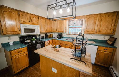 Spacious Country Home, Hot Tub, Fire Pit, Deck - Foto 14