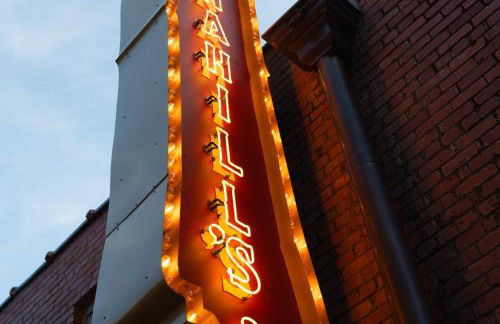 Stockyards- 4min Pet Friendly 3BR Luxe Gem - Foto 132