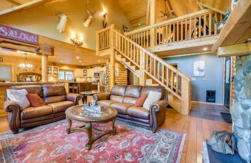 Spacious Packwood Cabin with Hot Tub - Near River - Foto 6