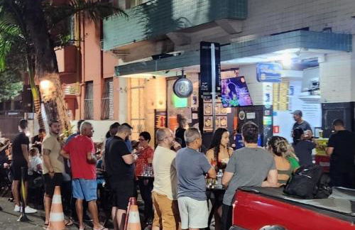 Complete studio one block from Flamengo beach - Foto 29