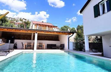 Mare`s Private House 1st floor with Pool - Foto 10