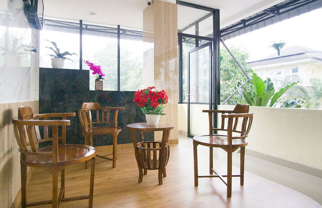 RedDoorz @ RS Adam Malik Medan - Photo 2