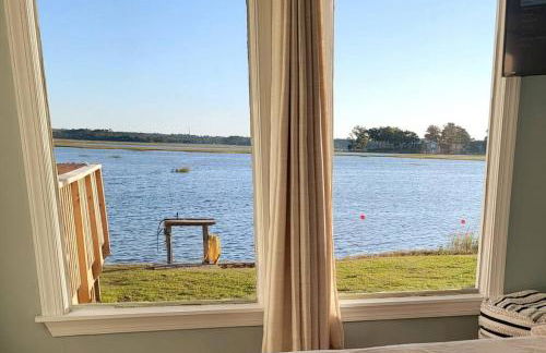 Marsh House, HOT TUB, Waterfront, KING bed, Close to Lejeune, - Foto 2