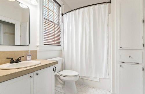 The Montgomery Manor - 5 Bedroom 4 Bath with Pool and Garage - Foto 45